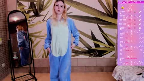 FlexiMona online show from December 13, 7:53 pm