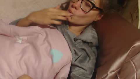 say meow and send tip  online show from September 27, 7:10 pm