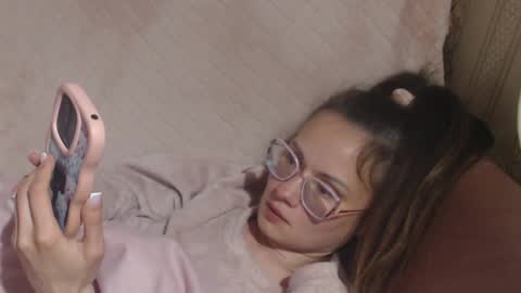 say meow and send tip  online show from April 19, 6:21 pm