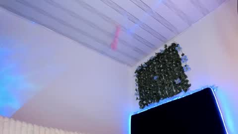 lia online show from February 10, 8:10 pm