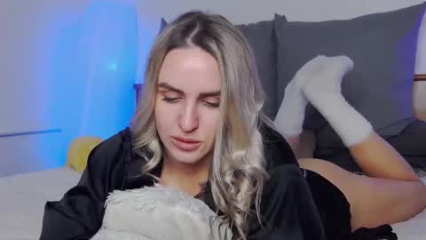 Foxy Kimmi online show from December 3, 7:00 am