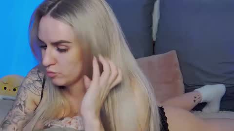 Foxy Kimmi online show from April 18, 7:11 am