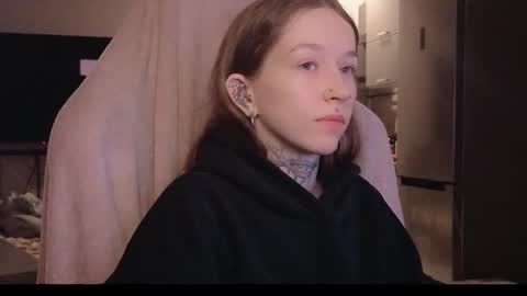 fran_bow online show from February 3, 6:40 am