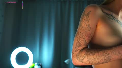 Hey im Olivia im glat to see you in mu room3 online show from April 18, 7:58 pm