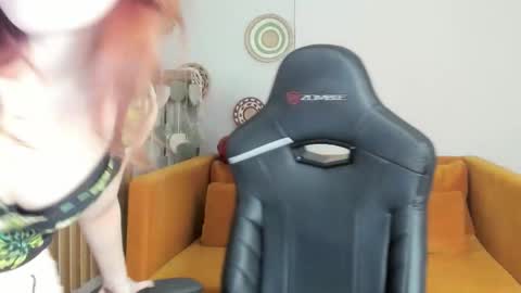 FreyaVey online show from March 3, 7:25 am