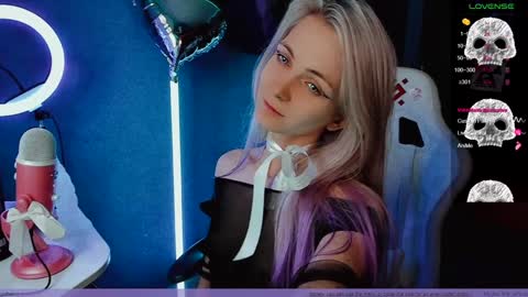 Snapshot of frida_fortune chatting on January 23, 2:28 pm Frida A boost to fortune for the one who gives a thumbs up and a bonus lucky for those who support me by joining the fanclub online show from January 23, 2:28 pm