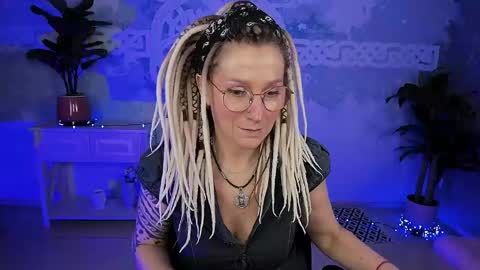 Frida Tander online show from April 11, 5:46 am