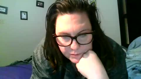 fuzzypeaches87 online show from February 11, 12:36 am