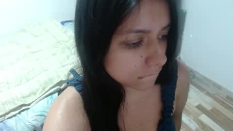 Snapshot of gatitangela chatting on January 28, 2:32 am Angela leal online show from January 28, 2:32 am