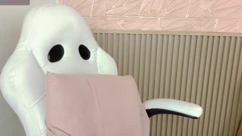 gaviluc_ online show from November 26, 10:38 am