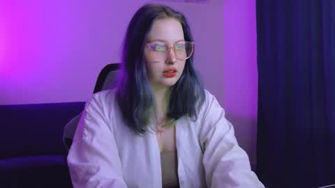 Vi online show from October 31, 6:56 pm