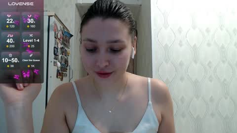 genev__ievee online show from April 6, 4:19 pm