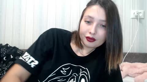 genev__ievee online show from December 1, 3:48 pm