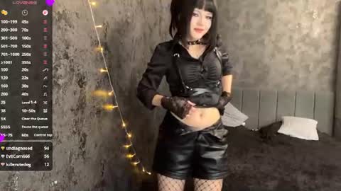 EmelyWoodes online show from June 18, 9:14 am
