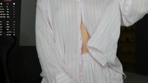 gigihadd online show from December 1, 11:25 am