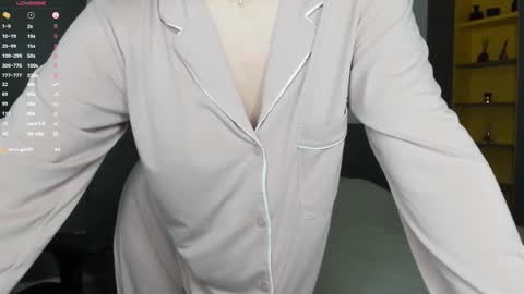 gigihadd online show from January 15, 3:51 pm