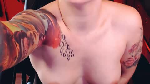 gina_hotlick online show from April 4, 7:40 am