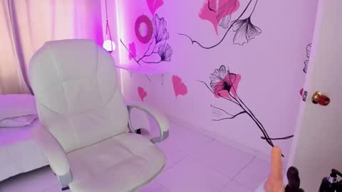 Kendall online show from December 22, 1:47 pm