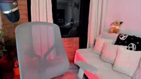 girl_inline online show from February 6, 1:42 am