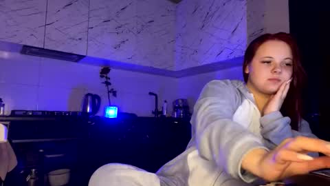 girl_shy07 online show from April 16, 8:19 pm