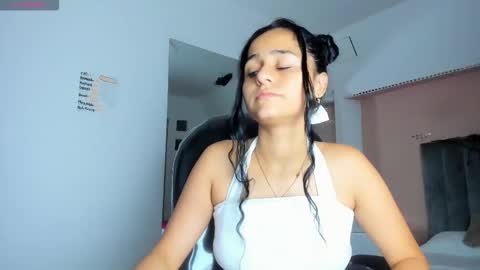 GISELLE ROLDAN online show from October 31, 5:53 am