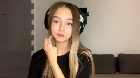 Catalina online show from November 7, 11:05 am