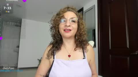 Snapshot of gloriacrespo chatting on March 7, 6:11 pm gloriacrespo online show from March 7, 6:11 pm