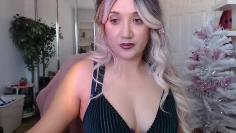 Goddess Emmy online show from December 16, 7:09 pm