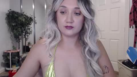 Goddess Emmy online show from December 4, 11:49 pm