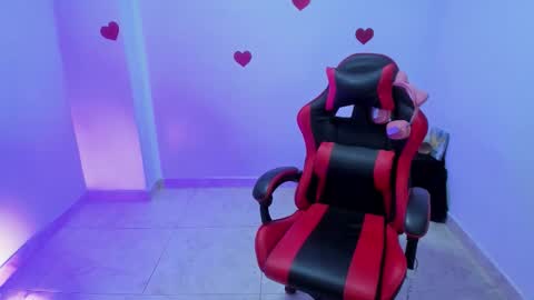 goldencurly  online show from March 4, 12:12 pm