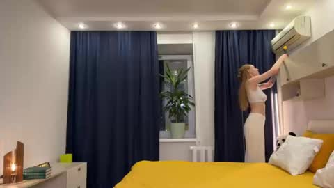 Polly online show from March 18, 3:50 pm