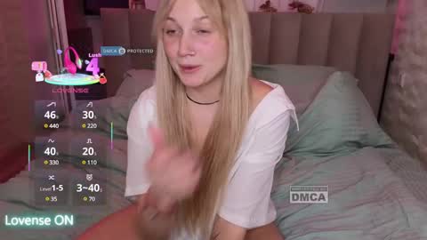 goodgirl0024 online show from February 28, 8:39 pm