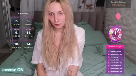 goodgirl0024 online show from January 8, 8:39 pm