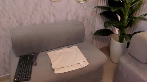 Emmy online show from December 18, 10:25 pm