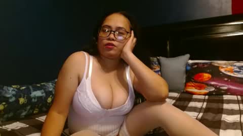 gorgeouslyn09 online show from October 5, 8:25 pm