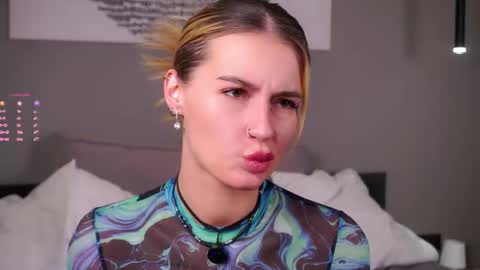 Kelly online show from November 12, 1:53 pm