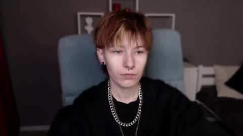 guitarandangell online show from February 19, 8:47 am