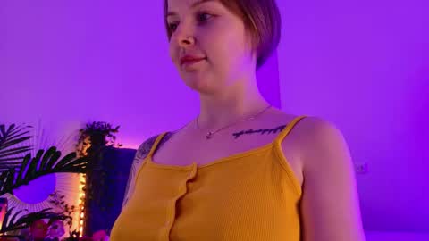 gwenhilton online show from October 3, 5:45 am