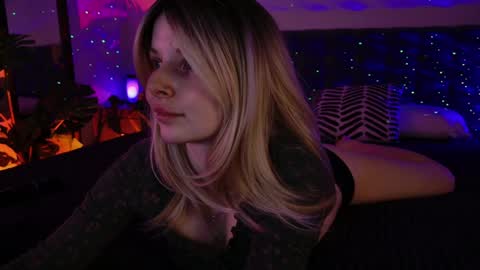 gwenhilton online show from January 4, 5:48 am