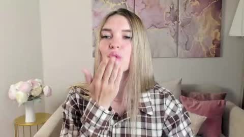 gwensmitt online show from June 23, 3:26 am