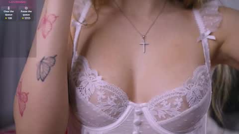 Hi Im Sophia Glad to see you in my room  PVT is open online show from December 22, 1:20 am