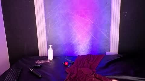 haileycat_ online show from June 3, 5:19 am