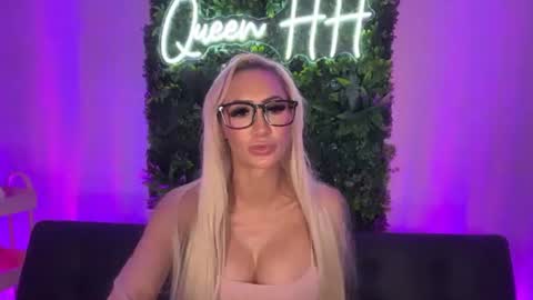 Halia Hill online show from August 6, 5:42 pm