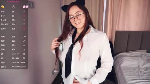  Blair and Gwen  for thumbs up youre gonna get a hot photo but dont forget to write if you want it  online show from September 19, 6:56 am