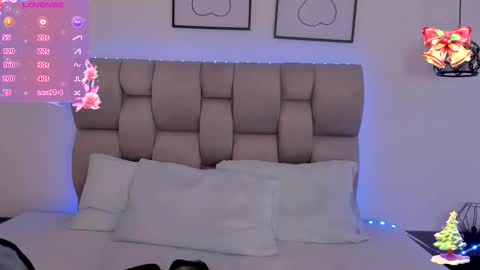 hanna__evans_ online show from November 29, 12:20 pm