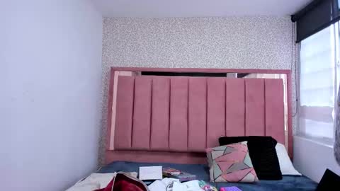  H A N N A  online show from November 7, 8:36 pm