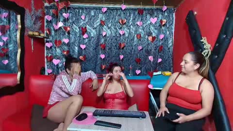 Snapshot of hanna_mature01 chatting on February 15, 1:10 am Hanna online show from February 15, 1:10 am