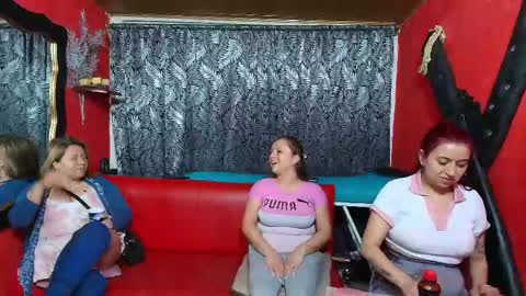 Snapshot of hanna_mature01 chatting on March 6, 12:32 am Hanna online show from March 6, 12:32 am