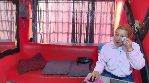 Snapshot of hanna_mature01 chatting on February 9, 12:30 pm Hanna online show from February 9, 12:30 pm