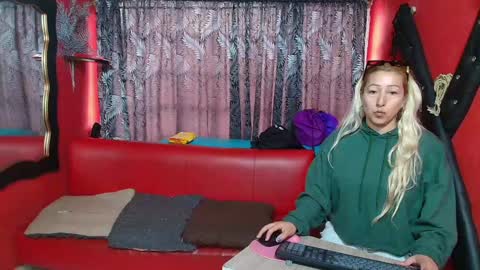 Snapshot of hanna_mature01 chatting on February 7, 12:28 pm Hanna online show from February 7, 12:28 pm